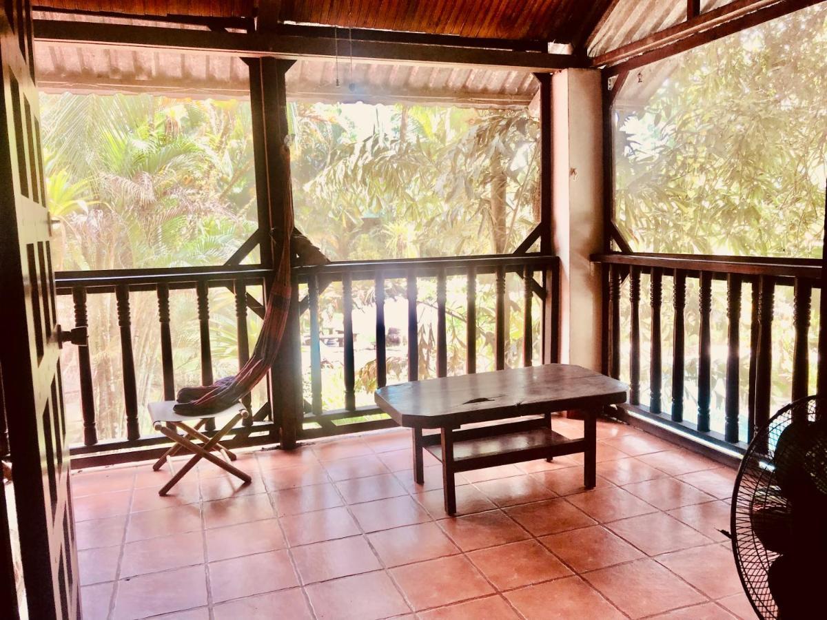 Rio Lindo Hotel Dominical Exterior photo