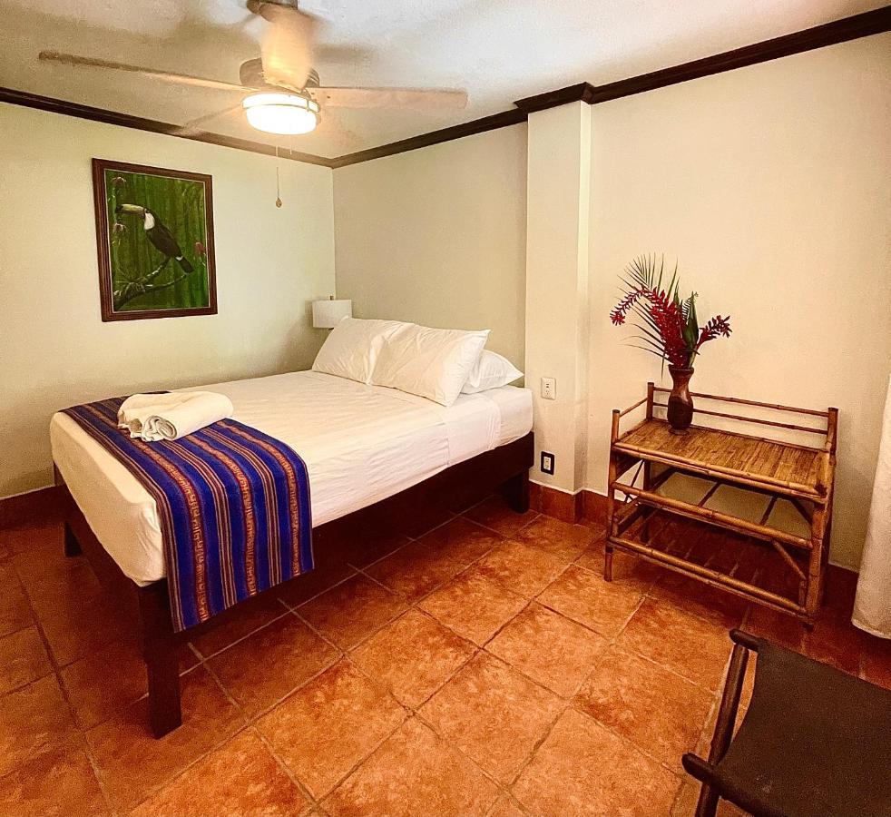 Rio Lindo Hotel Dominical Exterior photo