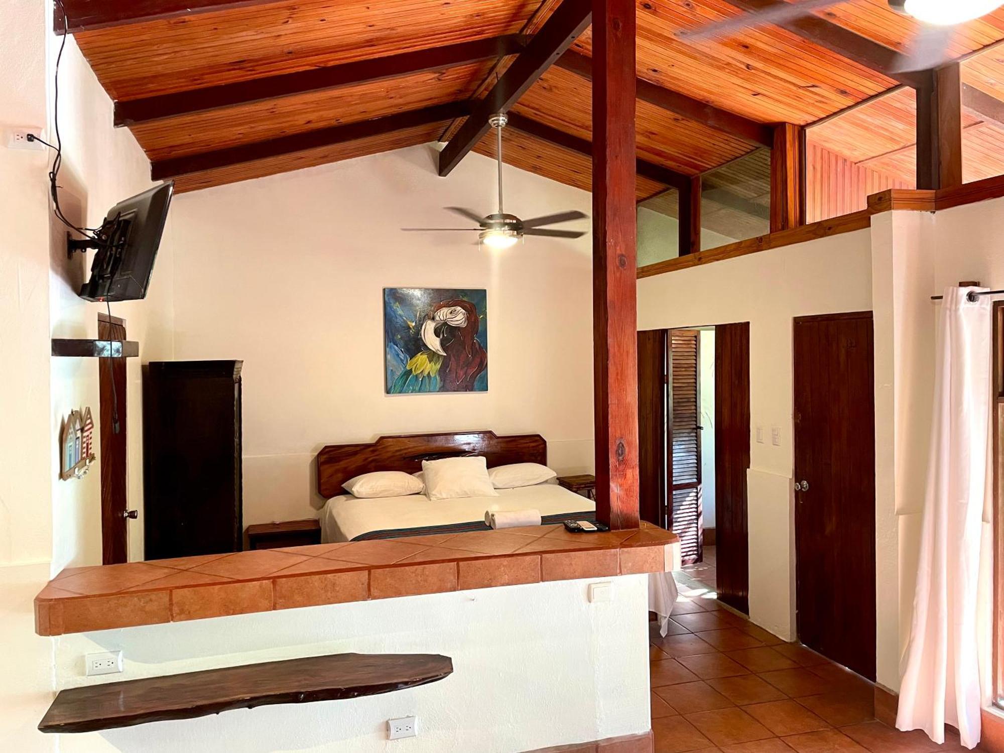 Rio Lindo Hotel Dominical Exterior photo
