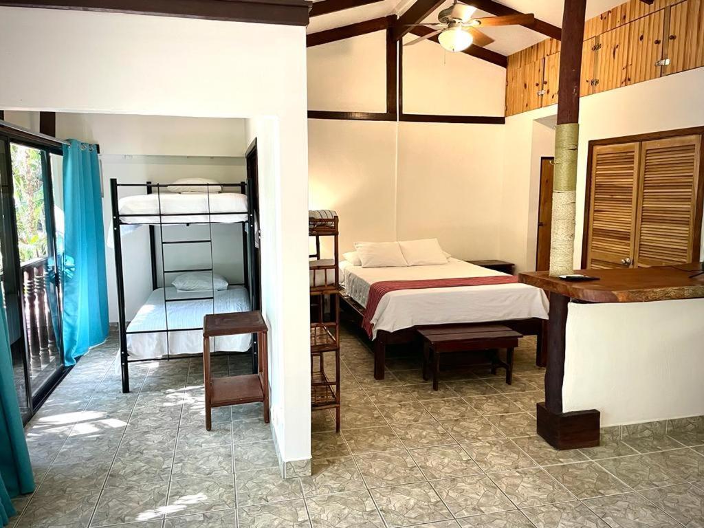 Rio Lindo Hotel Dominical Exterior photo